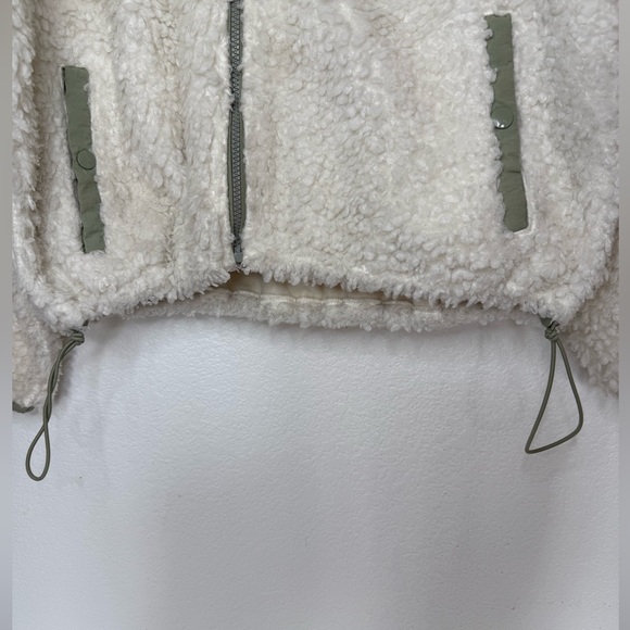 Abercrombie & Fitch White w/Green Fuzzy Winter Jacket | Size L - Picture 6 of 9